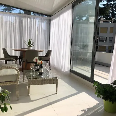 Appartement Montfleury, 2 Terrasses, 2 Chambres , 2 Sdb , Pkg Prive Piscine, 15 Min Walk To Croisette Beach And Palais Des Festivals